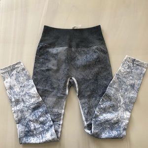 Lululemon ebb to train tight